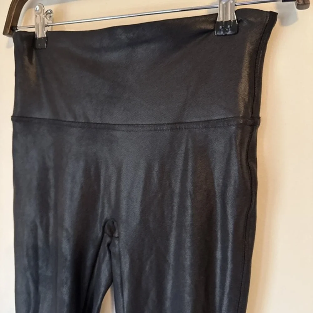 Spanx‎ Black Faux Leather Leggings Size M Black Shimmer Shiny Stretch Classic
